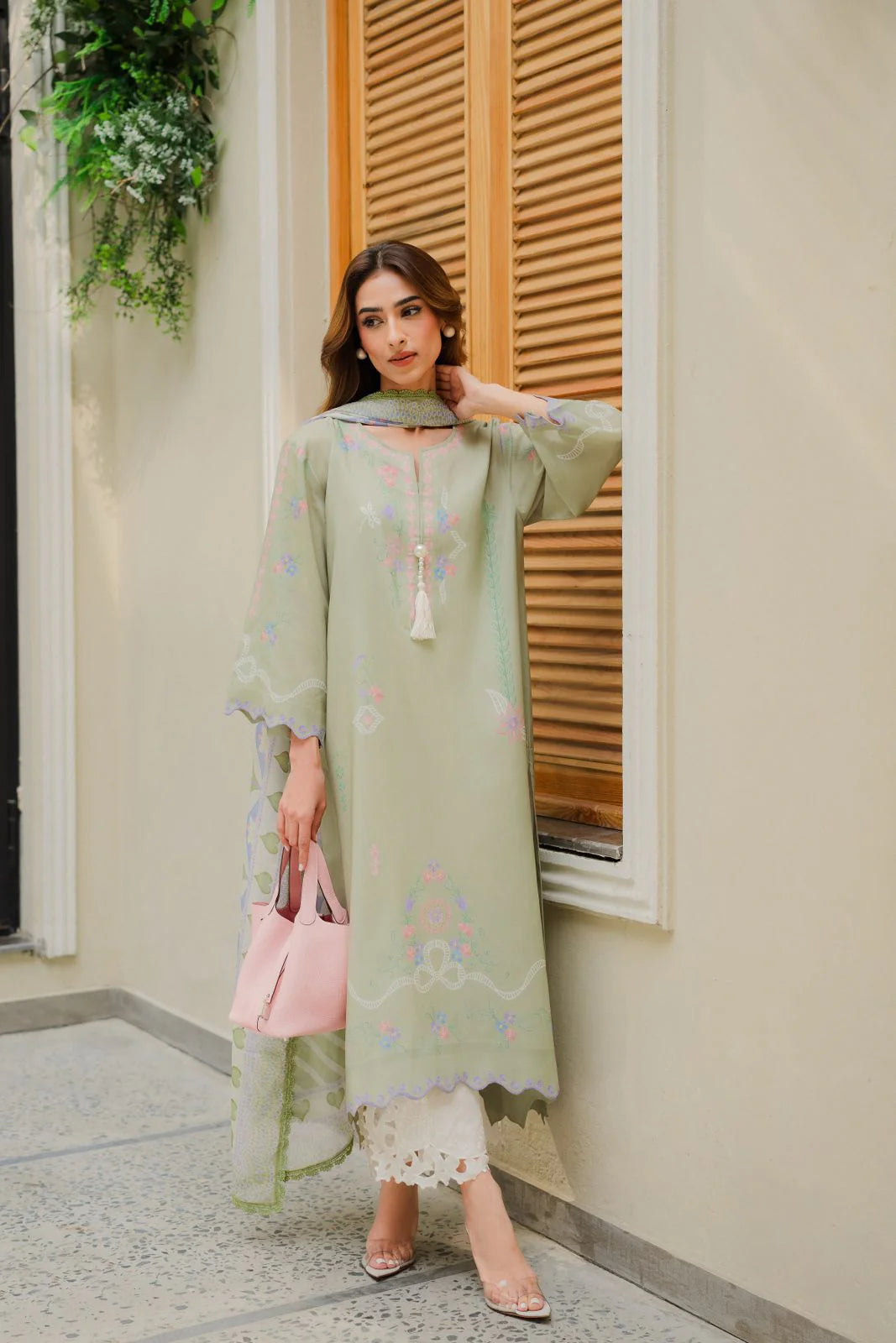 VANESSA Barae Khanom