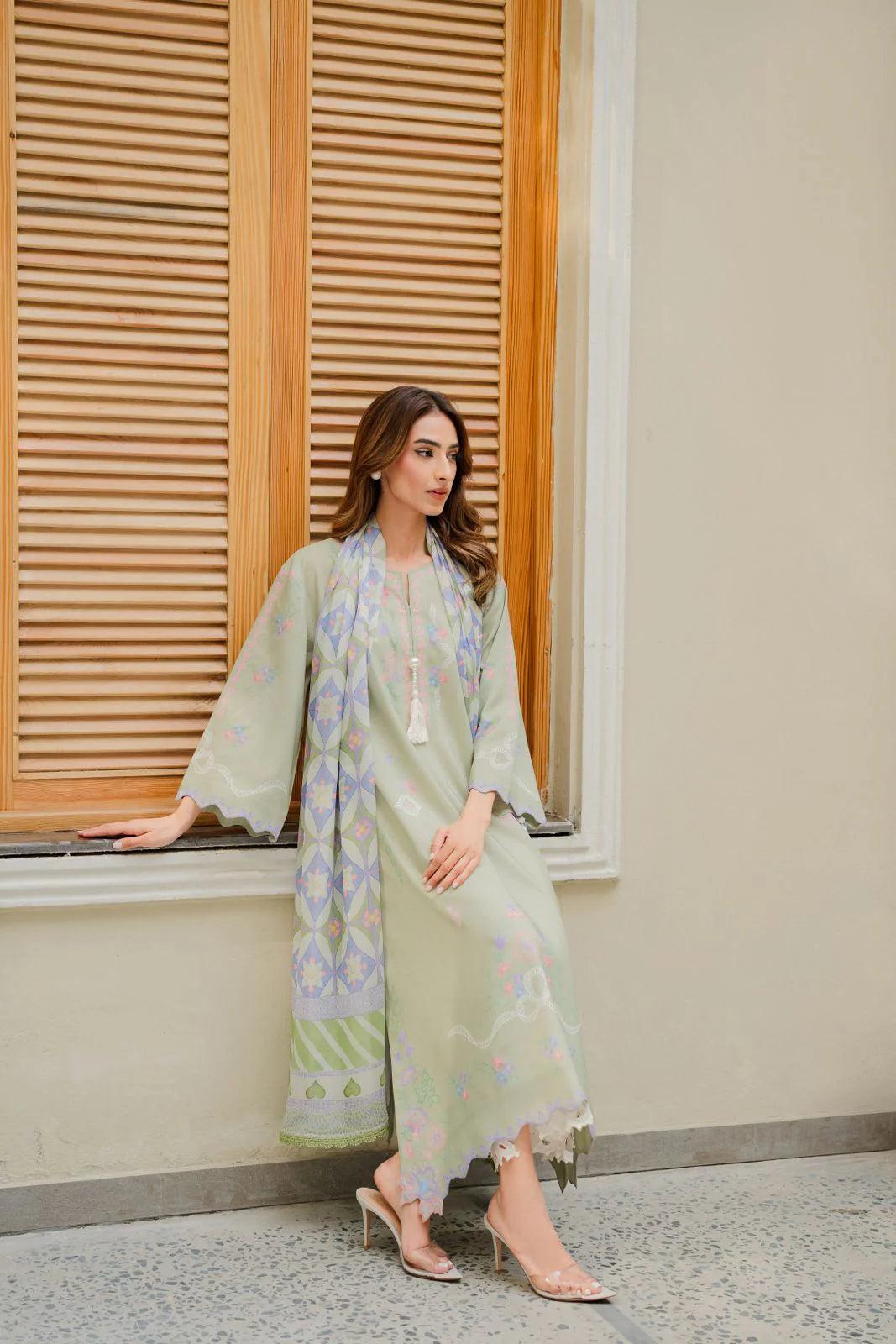 VANESSA Barae Khanom