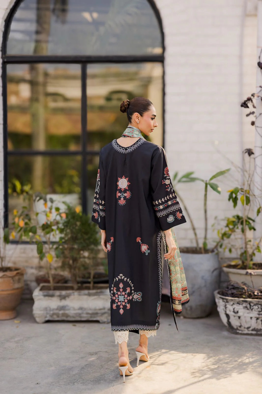 IZNIK (B) Barae Khanom