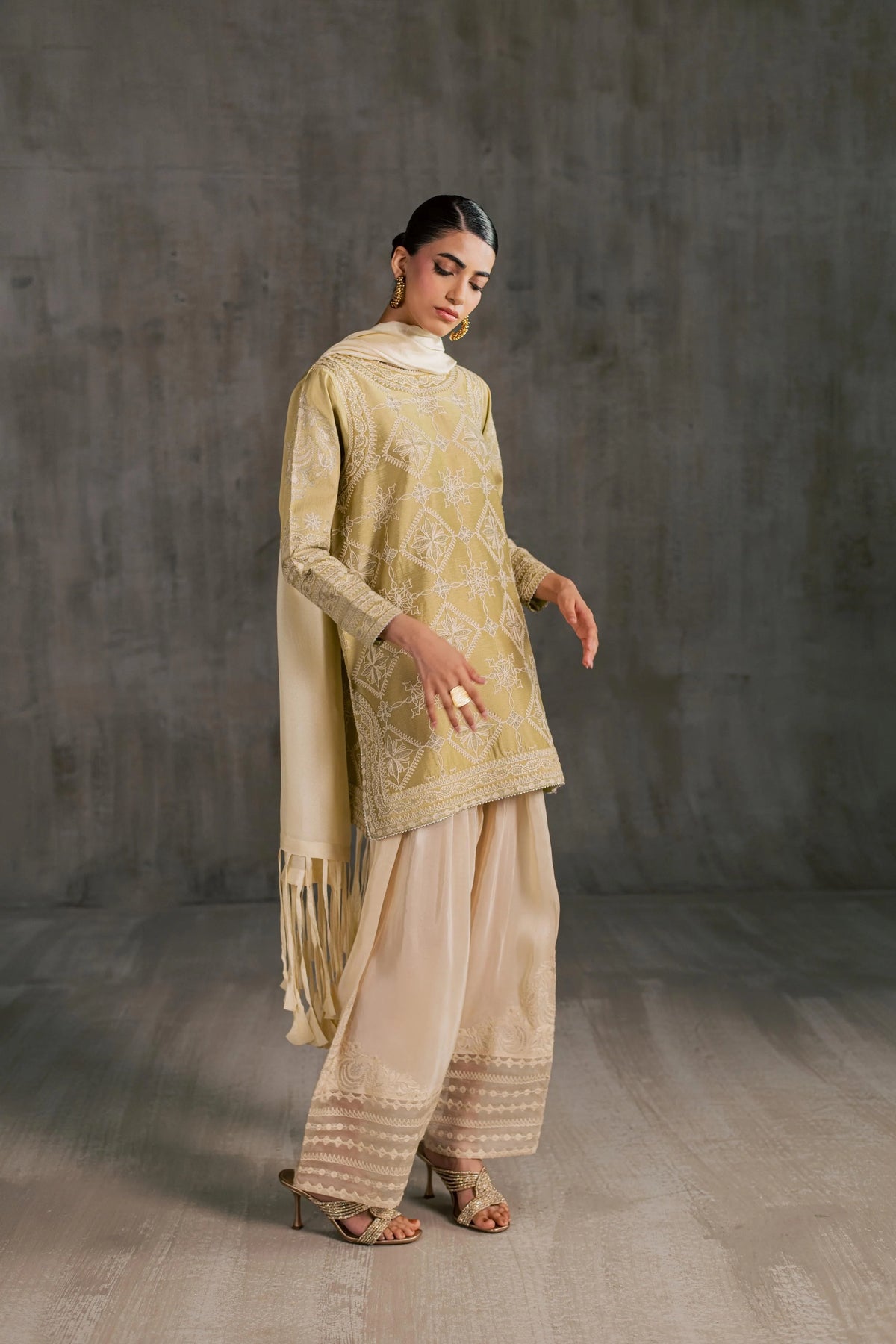 VELOUR Barae Khanom - Aura '26