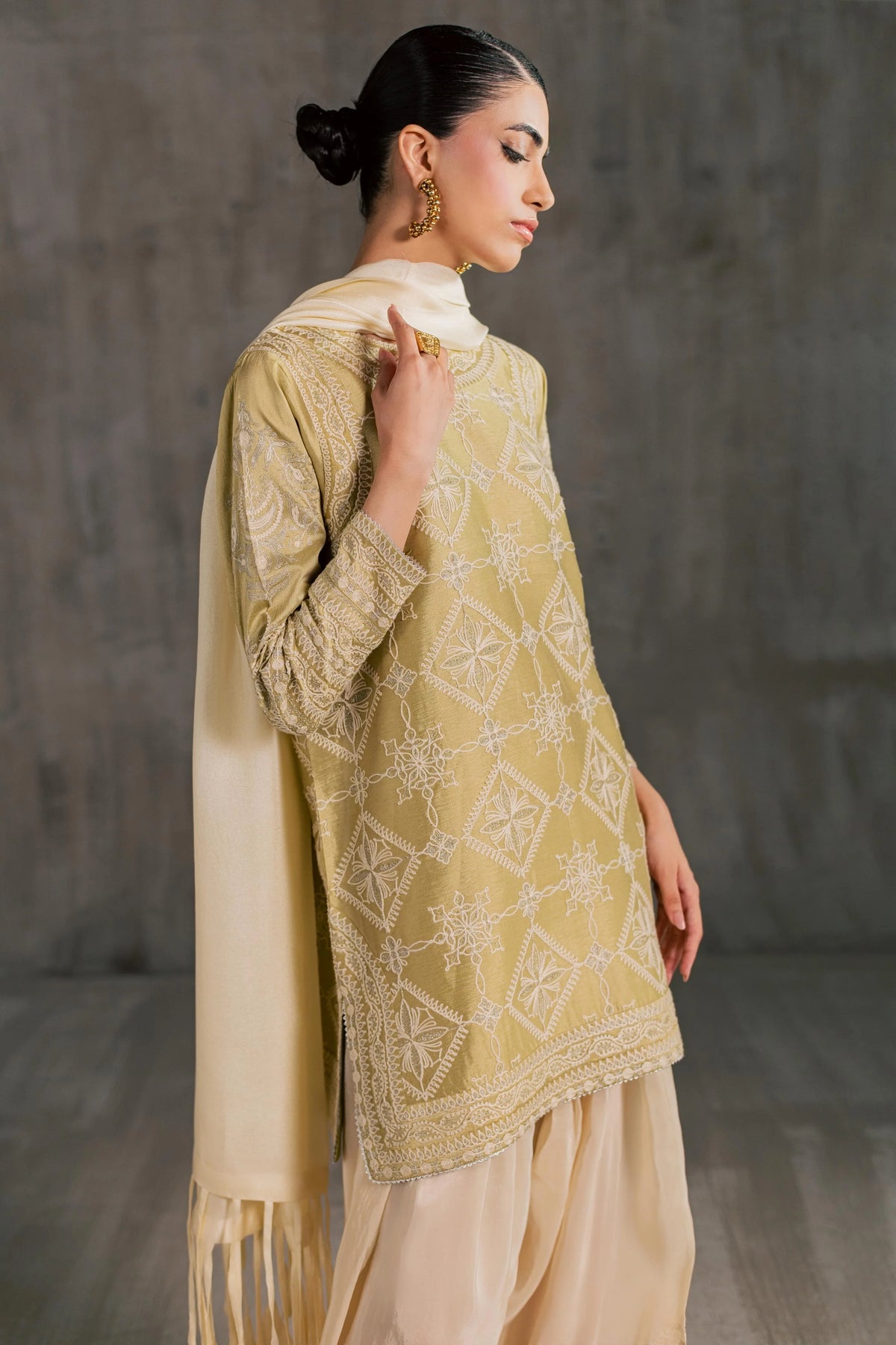 VELOUR Barae Khanom - Aura '26