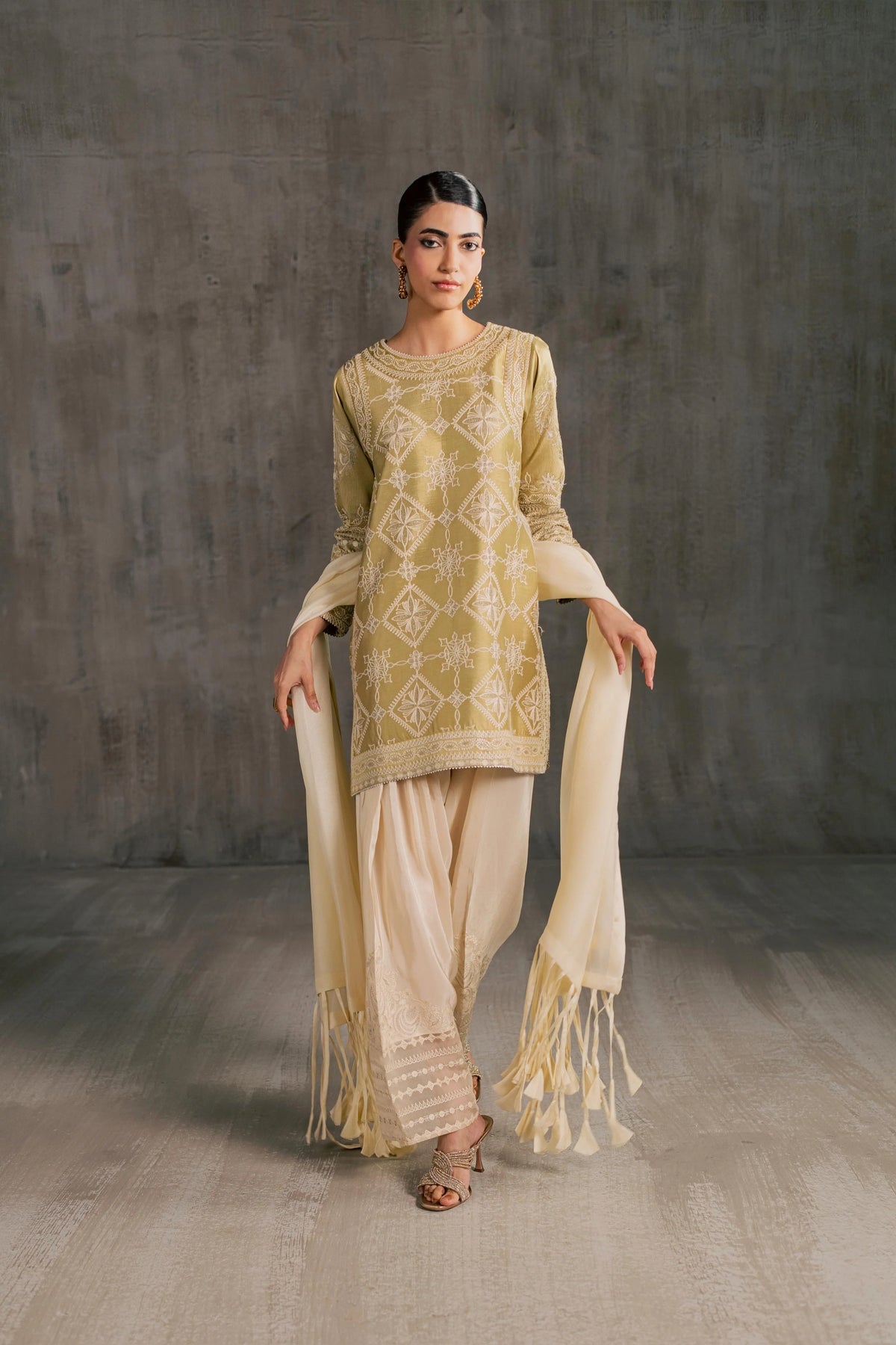 VELOUR Barae Khanom - Aura '26
