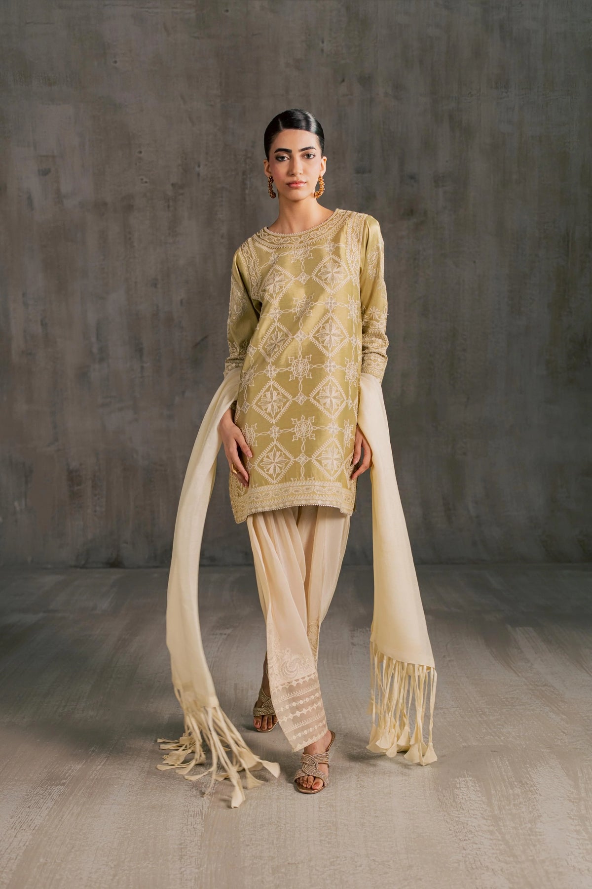VELOUR Barae Khanom - Aura '26