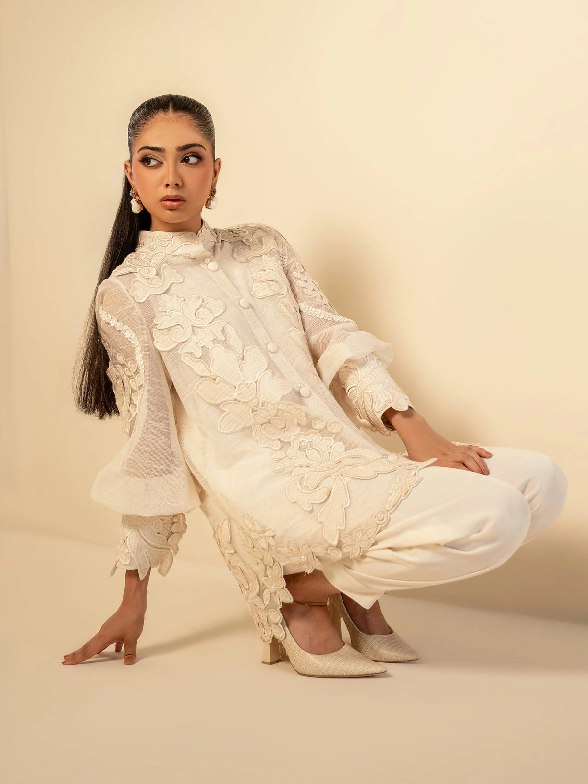 Iqa Lea '26 - Ambre - Ivory