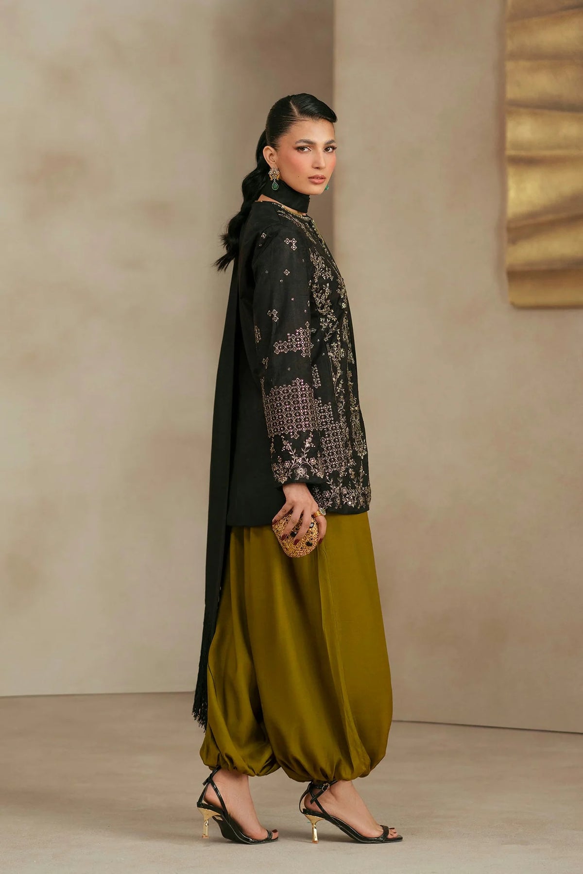 Ethnc Women Boutique '26 - EMBROIDERED SUIT | E1274-104-901