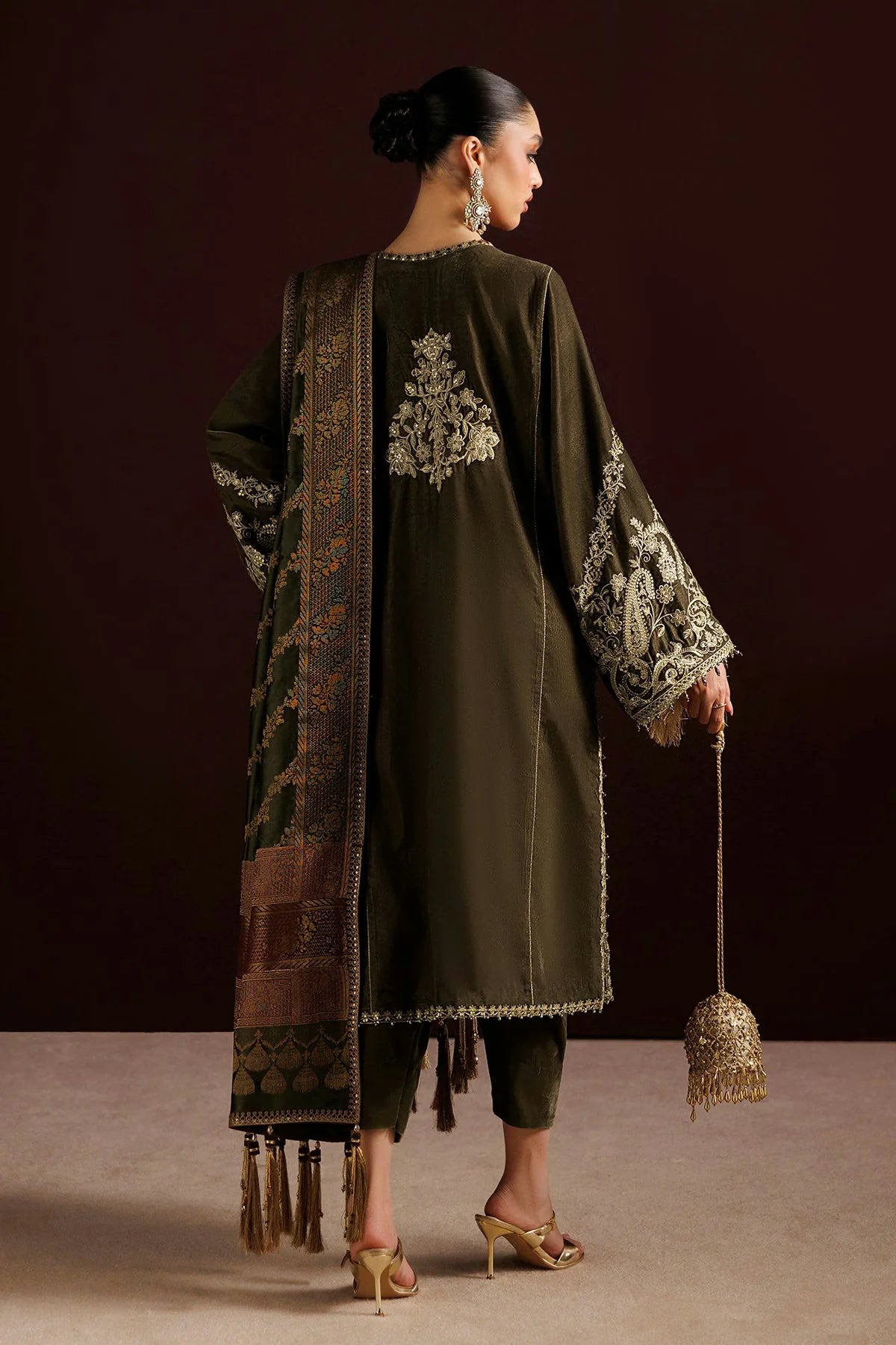 Baroque Unstitched Velvet '26 - EMBROIDERED VELVET F-4553