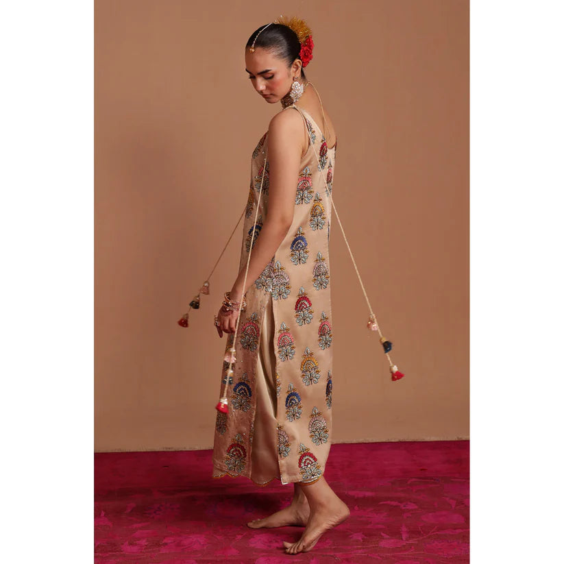 IVORY OUTFIT | CHAM CHAM '25 | DYOT