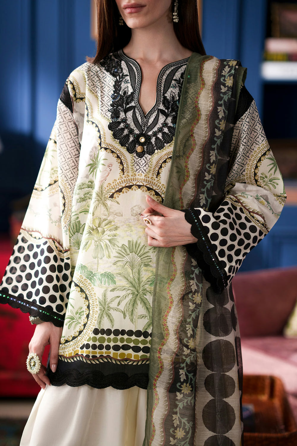 Ethnc Rozana '26 - Embroidered Suit | E4485/103/002