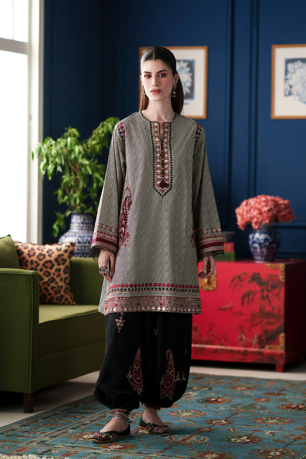 Ethnc Rozana '26 - Embroidered Suit | E4546/103/005