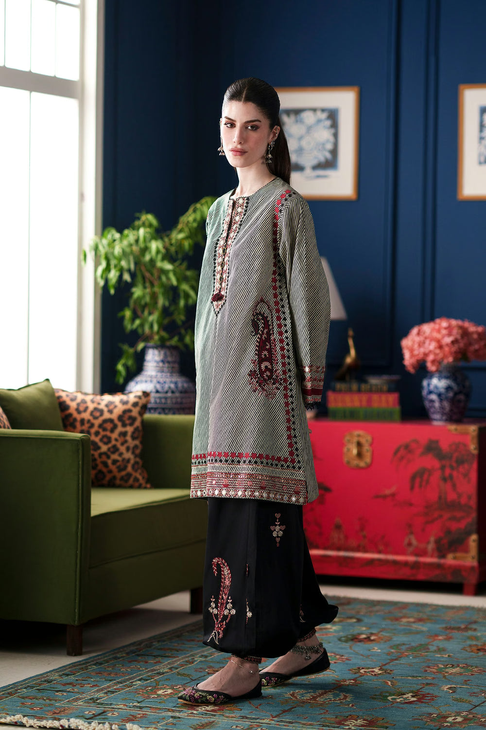 Ethnc Rozana '26 - Embroidered Suit | E4546/103/005
