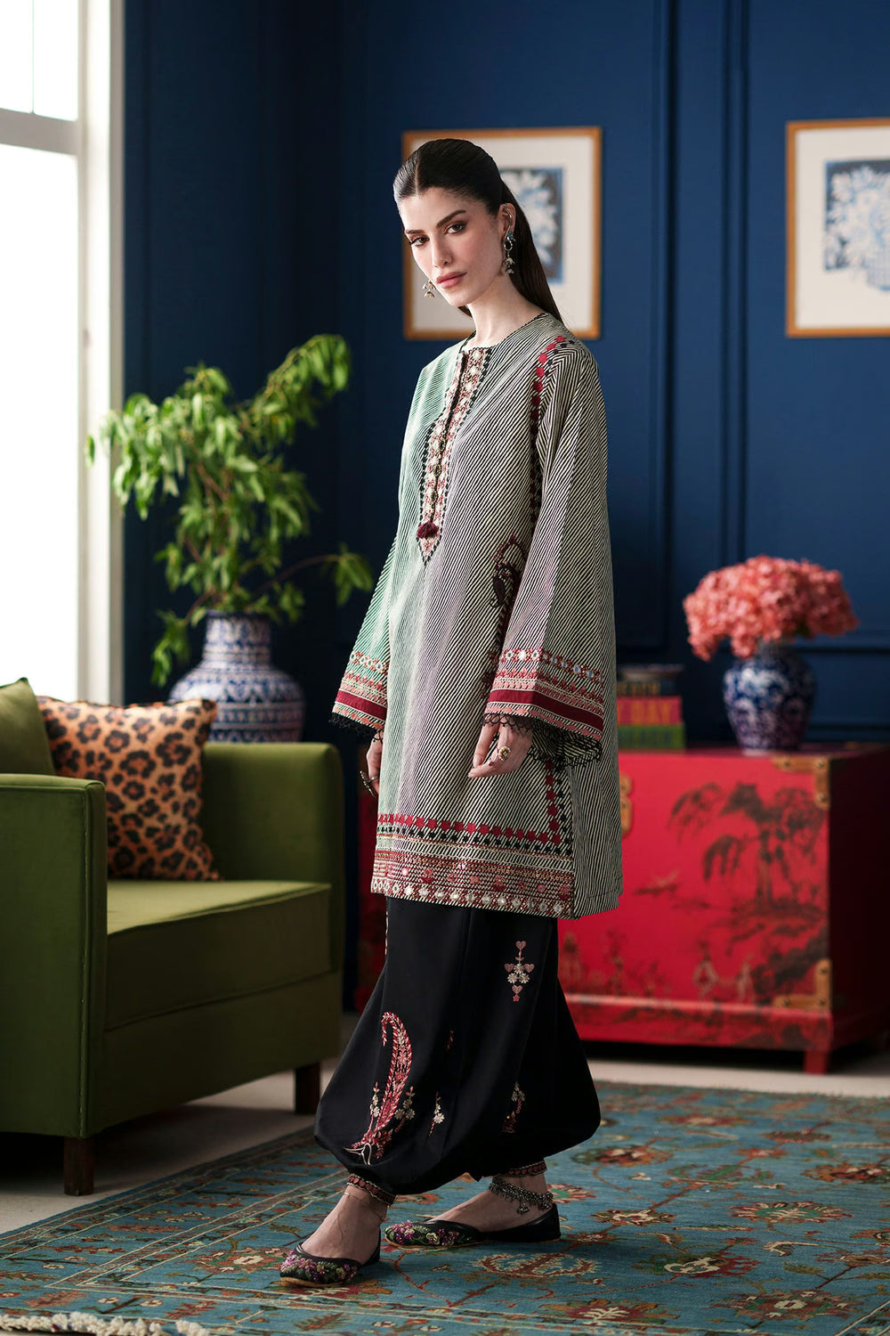 Ethnc Rozana '26 - Embroidered Suit | E4546/103/005