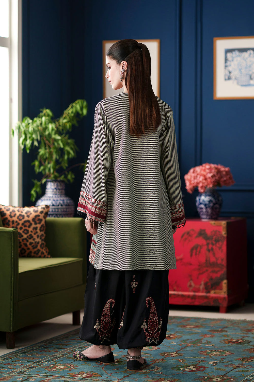 Ethnc Rozana '26 - Embroidered Suit | E4546/103/005