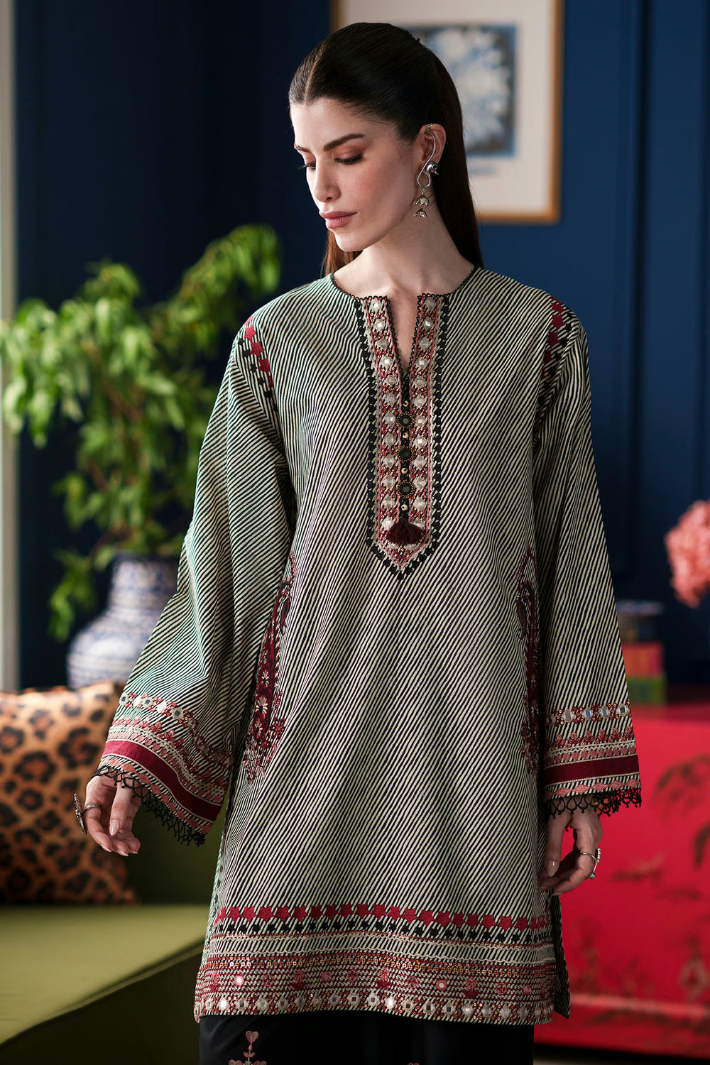 Ethnc Rozana '26 - Embroidered Suit | E4546/103/005