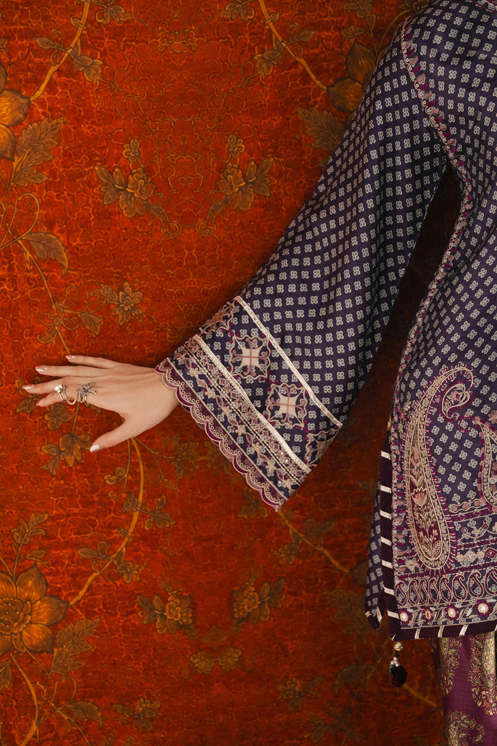 Ethnc Rozana Winter Drop 1 '26 - EMBROIDERED SUIT | E4702/103/622