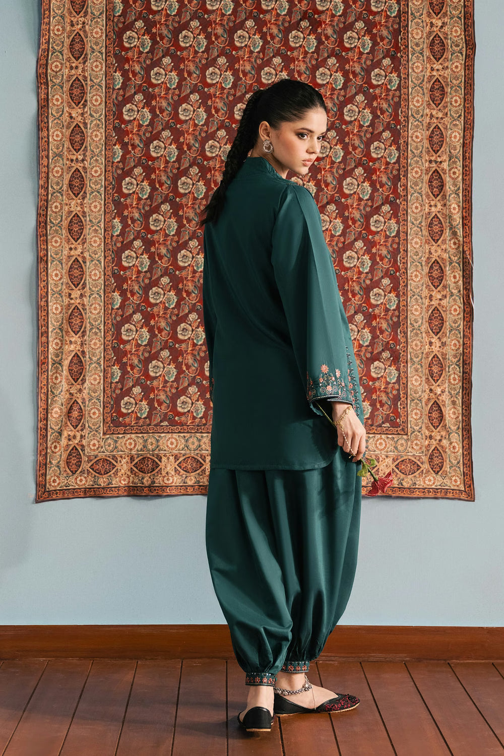 Ethnc Rozana Winter Drop 1 '26 - EMBROIDERED SUIT | E4747-103-706