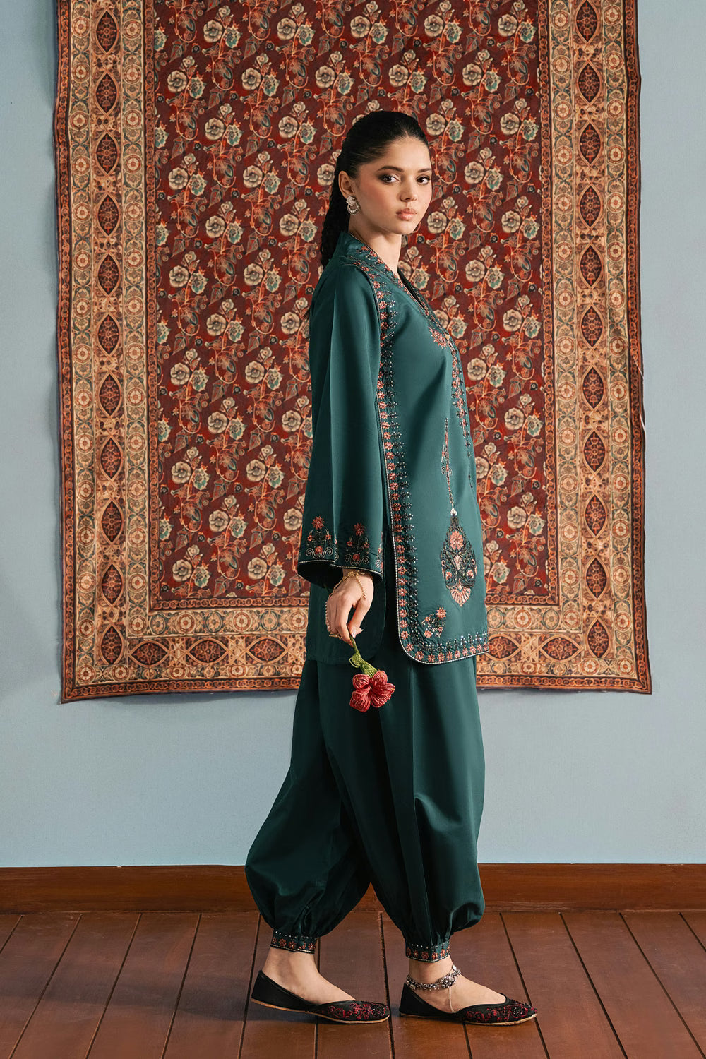 Ethnc Rozana Winter Drop 1 '26 - EMBROIDERED SUIT | E4747-103-706