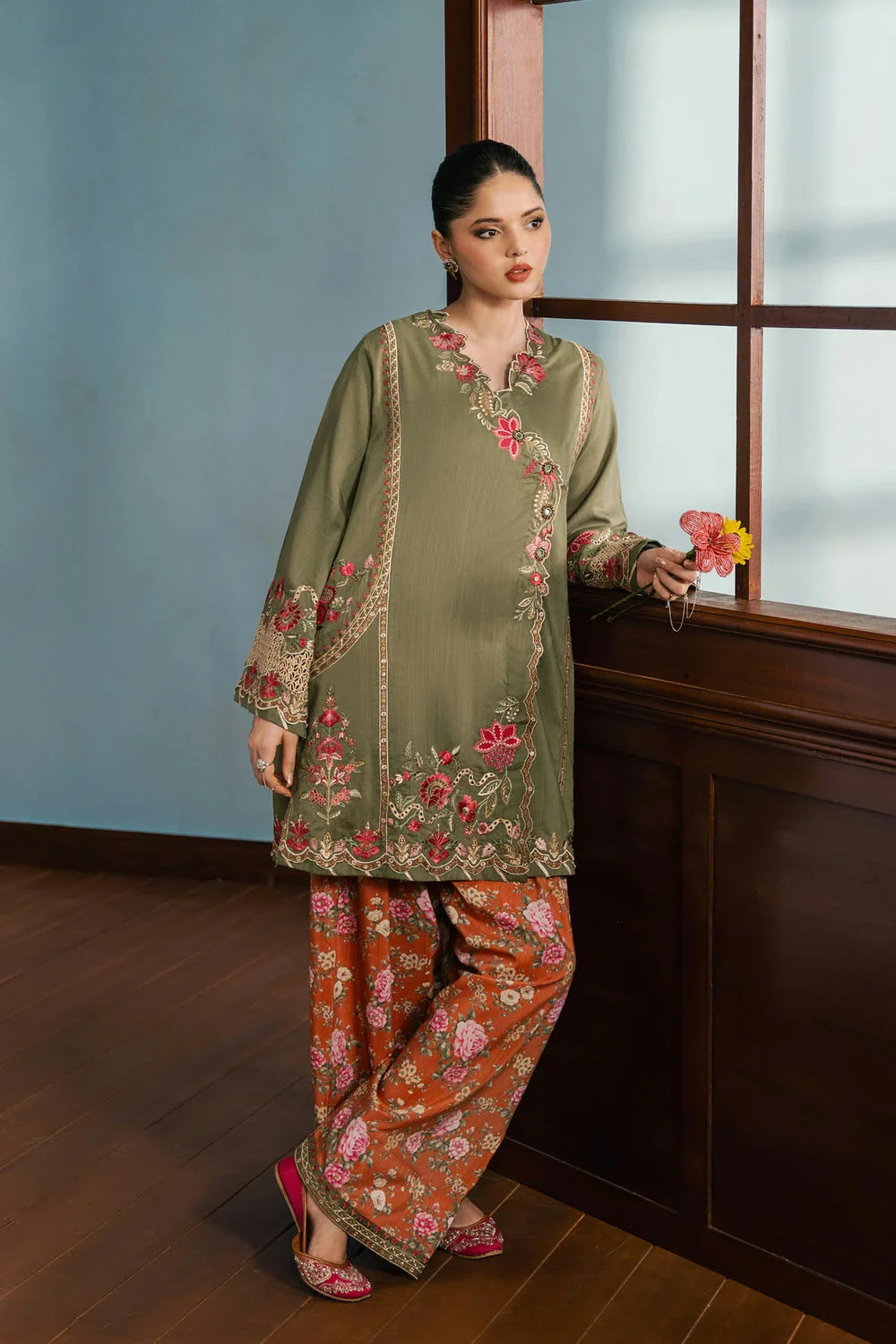 Ethnc Rozana Winter Drop 1 '26 - EMBROIDERED SUIT | E4748-103-121