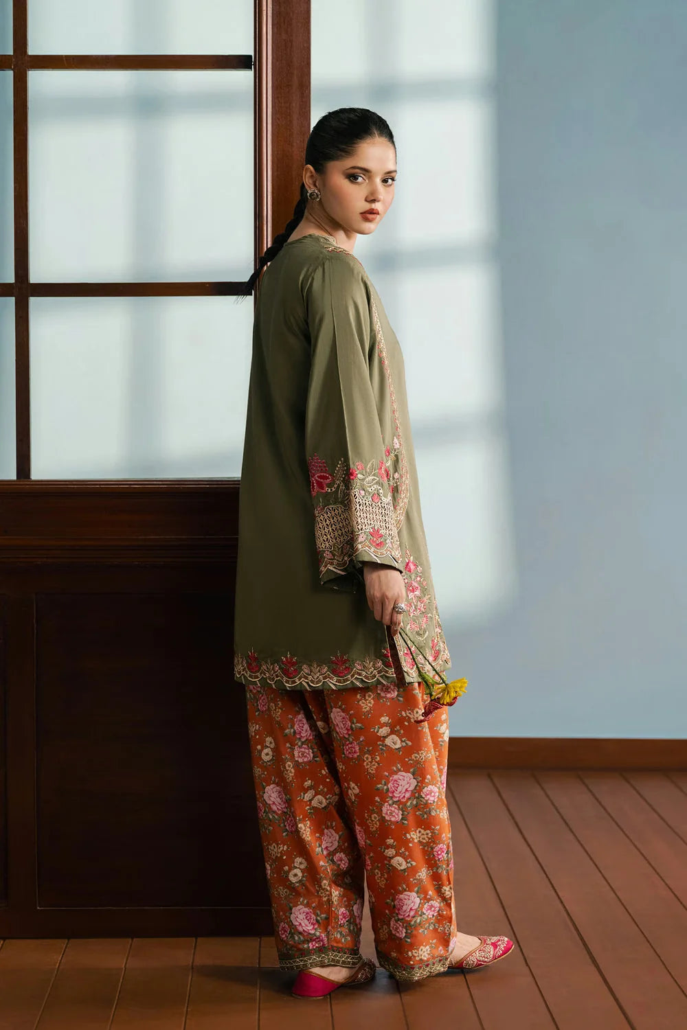 Ethnc Rozana Winter Drop 1 '26 - EMBROIDERED SUIT | E4748-103-121