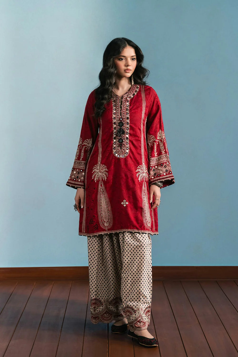 Ethnc Rozana Winter Drop 1 '26 - EMBROIDERED SUIT | E4752-103-415