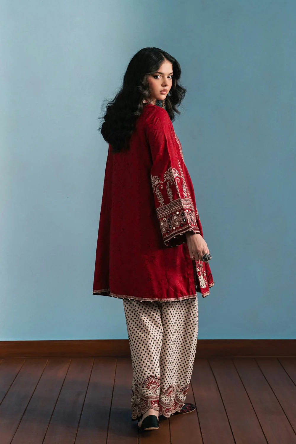 Ethnc Rozana Winter Drop 1 '26 - EMBROIDERED SUIT | E4752-103-415