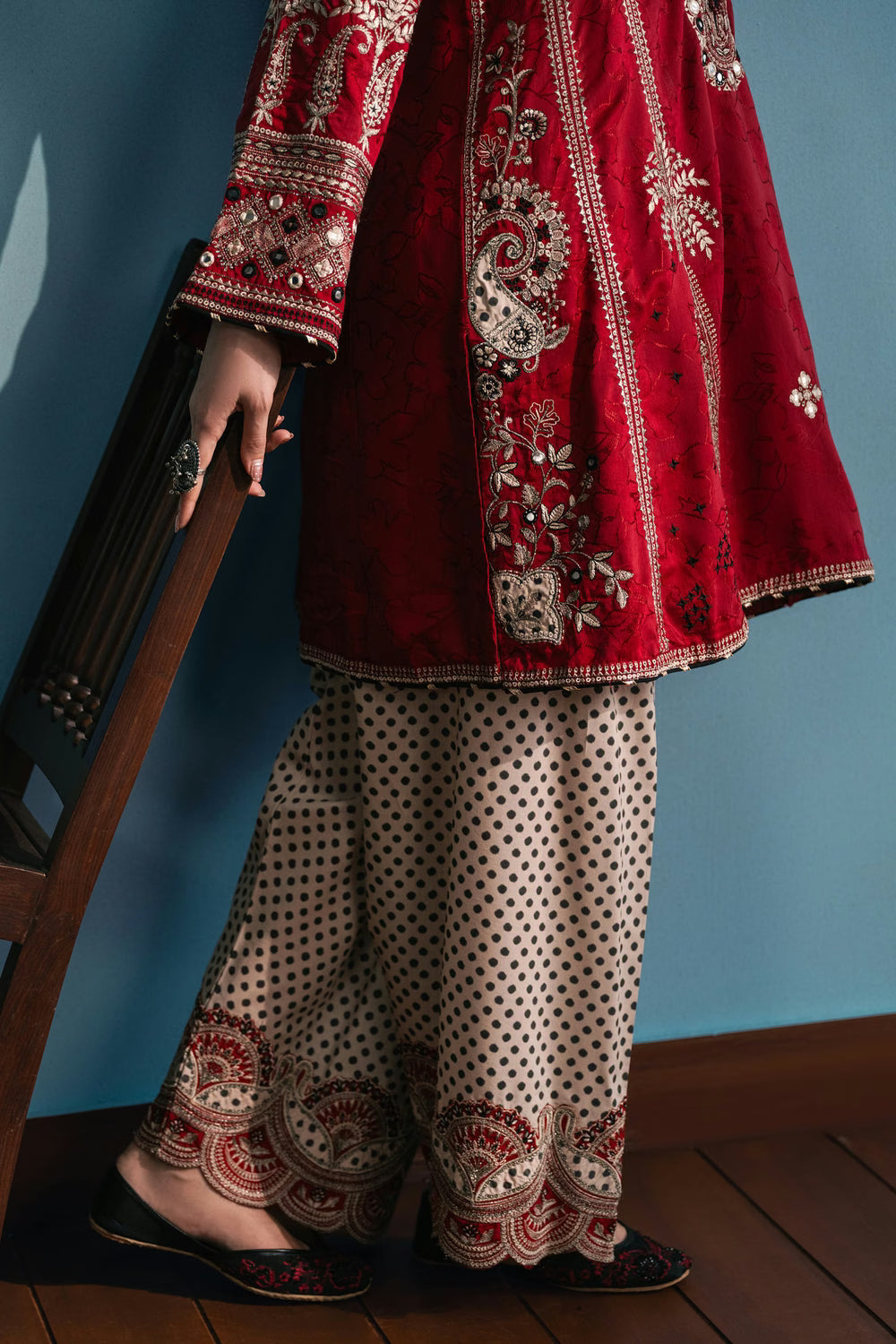 Ethnc Rozana Winter Drop 1 '26 - EMBROIDERED SUIT | E4752-103-415