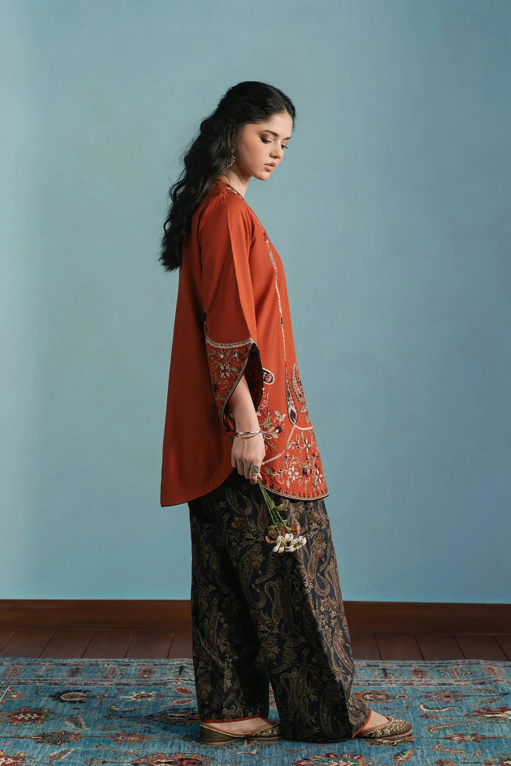 Ethnc Rozana Winter Drop 1 '26 - EMBROIDERED SUIT | E4766-103-205