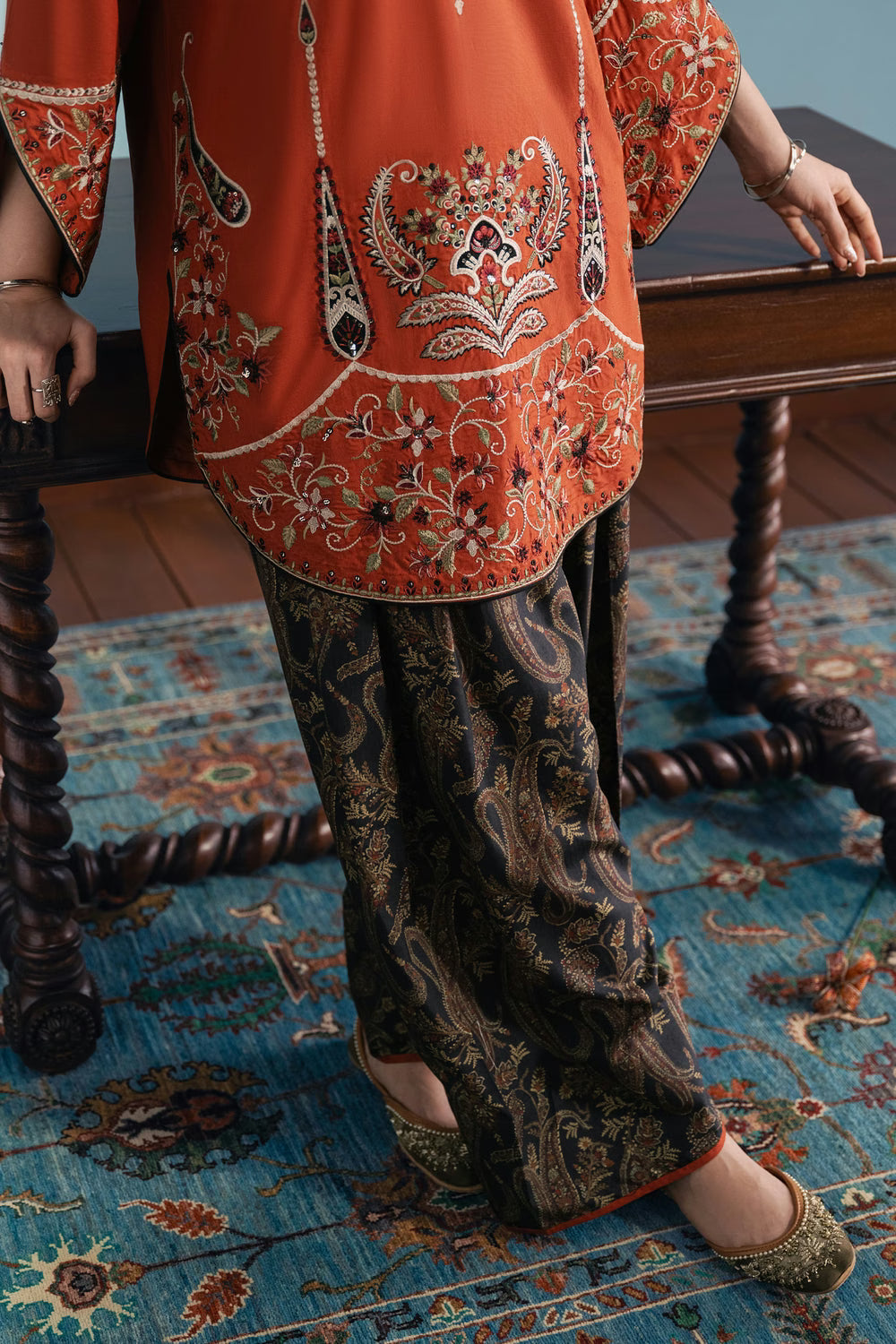 Ethnc Rozana Winter Drop 1 '26 - EMBROIDERED SUIT | E4766-103-205