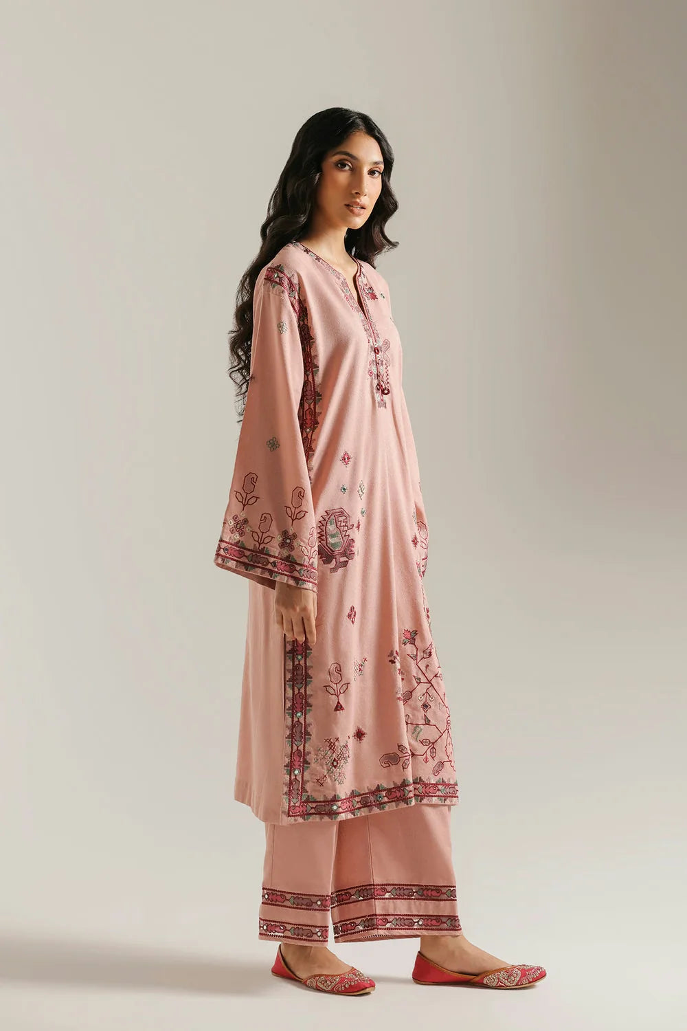 Ethnc Rozana '26 - EMBROIDERED SUIT | E4877-103-315
