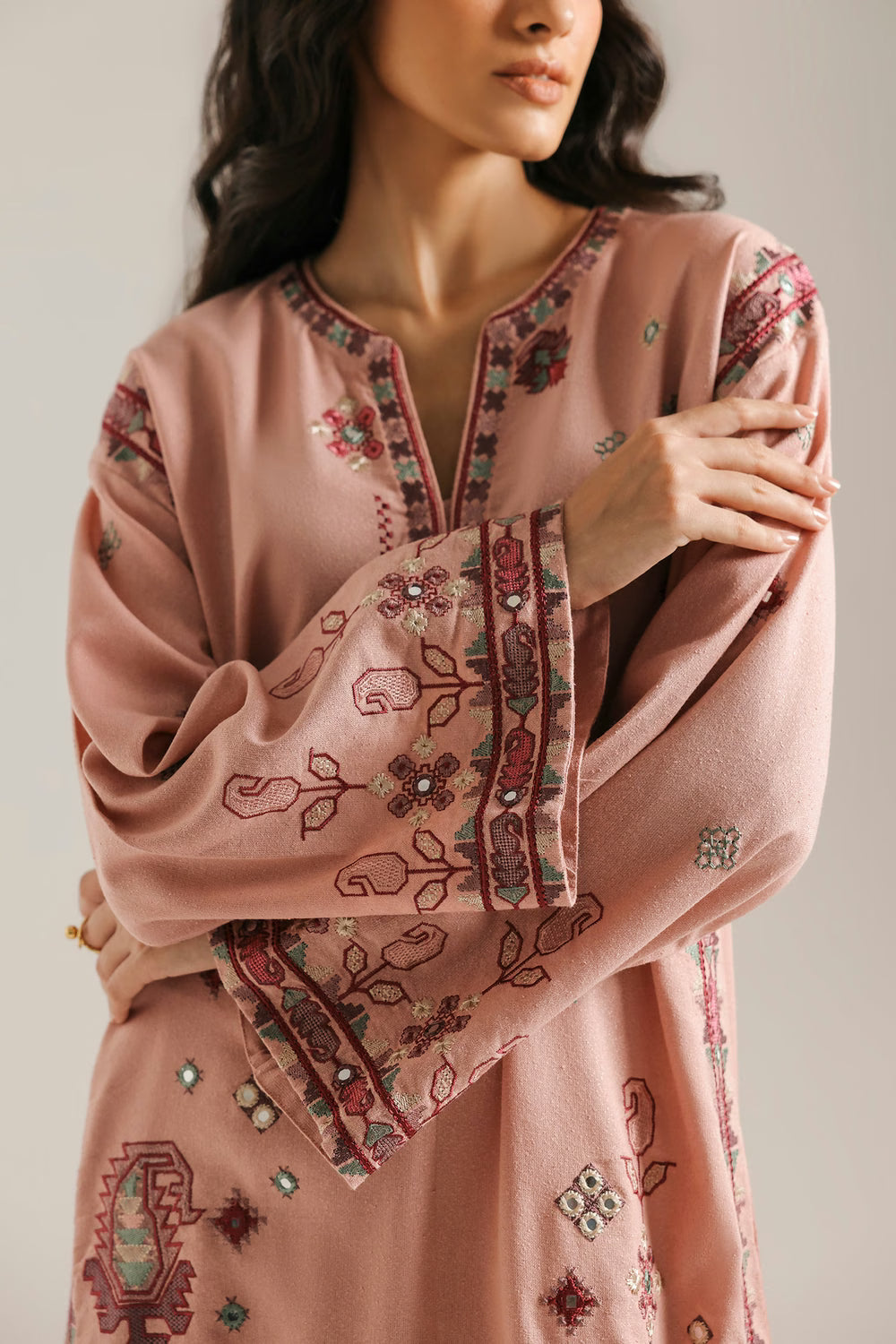 Ethnc Rozana '26 - EMBROIDERED SUIT | E4877-103-315
