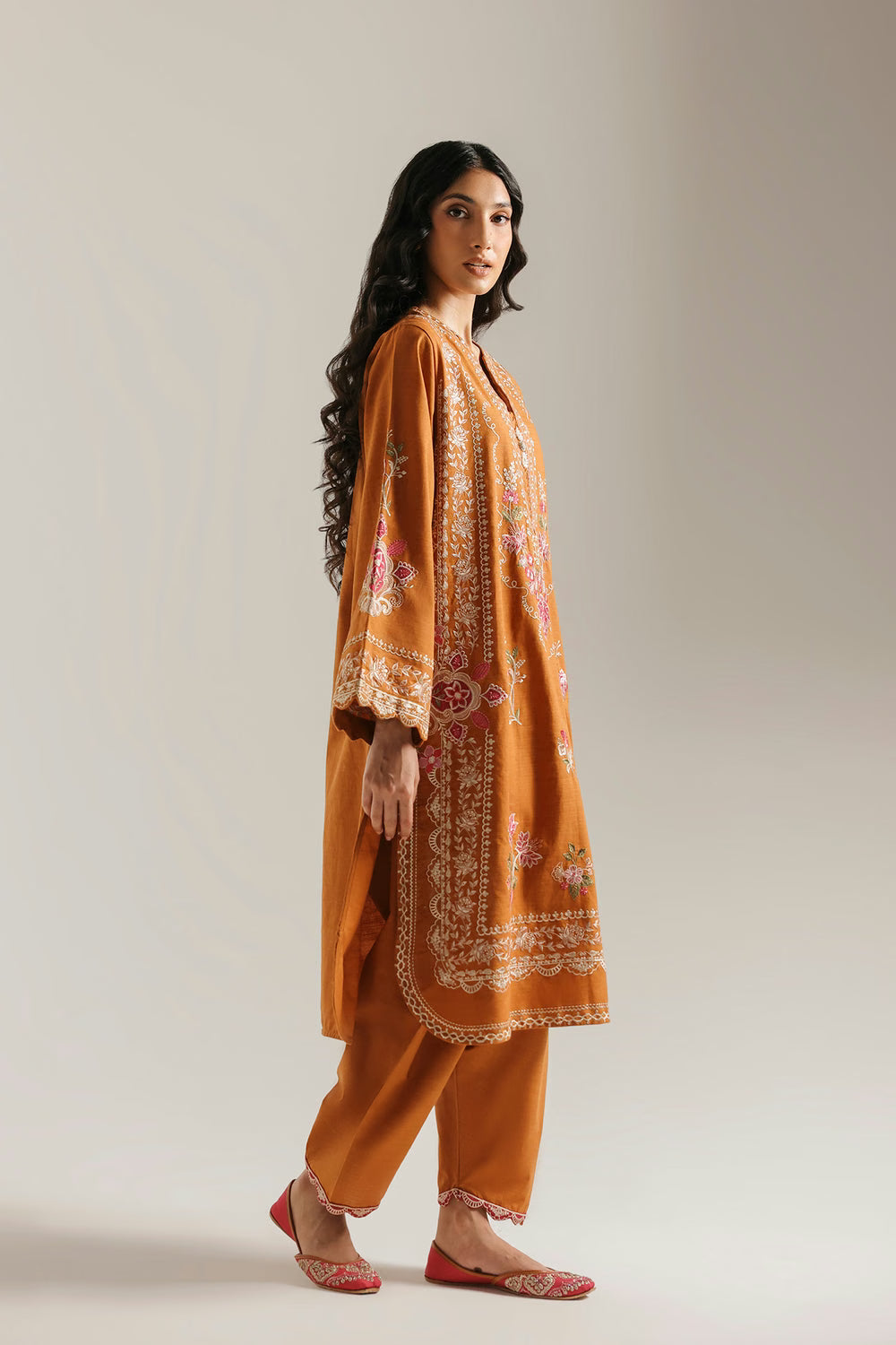 Ethnc Rozana '26 - EMBROIDERED SUIT | E4910-103-202