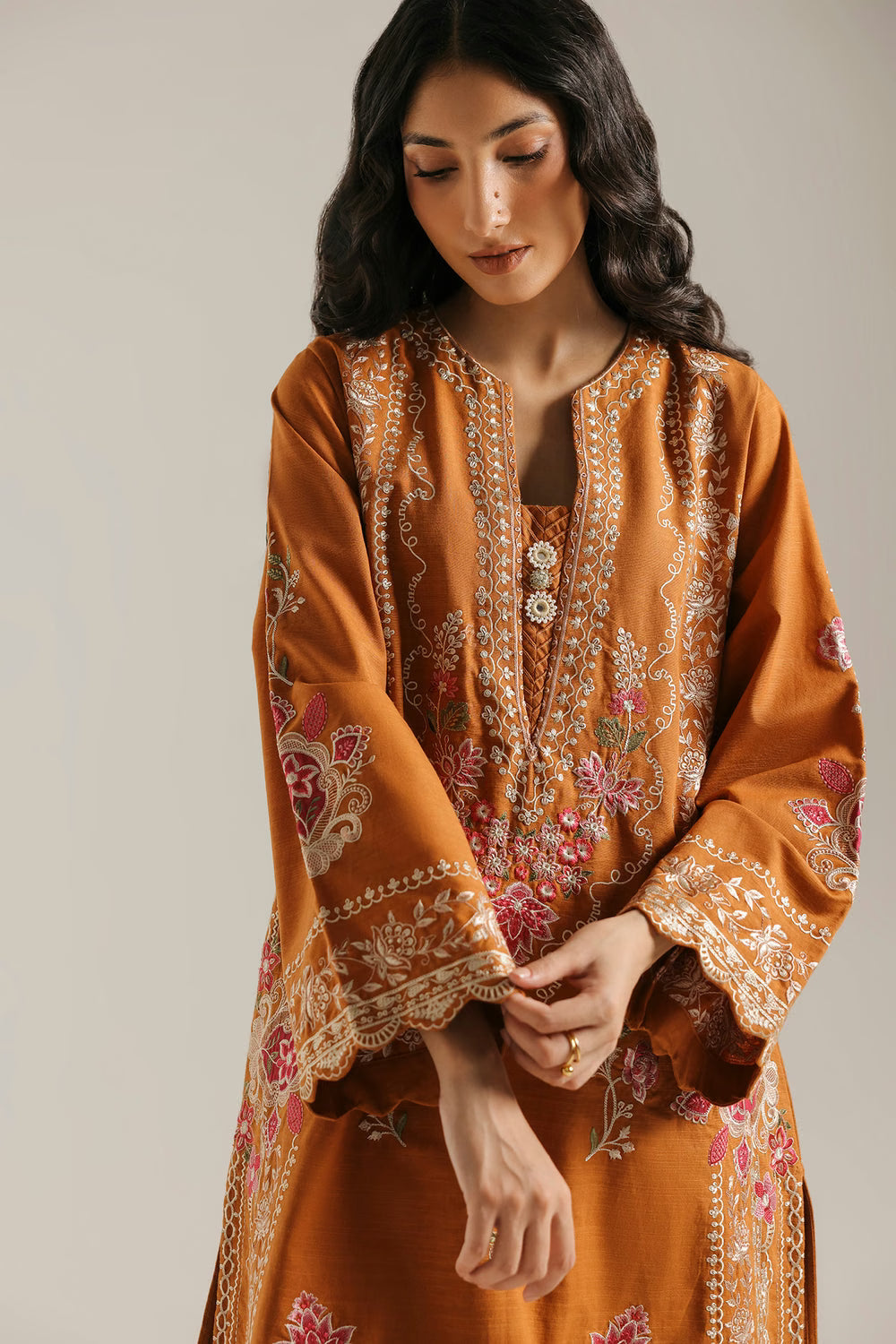 Ethnc Rozana '26 - EMBROIDERED SUIT | E4910-103-202