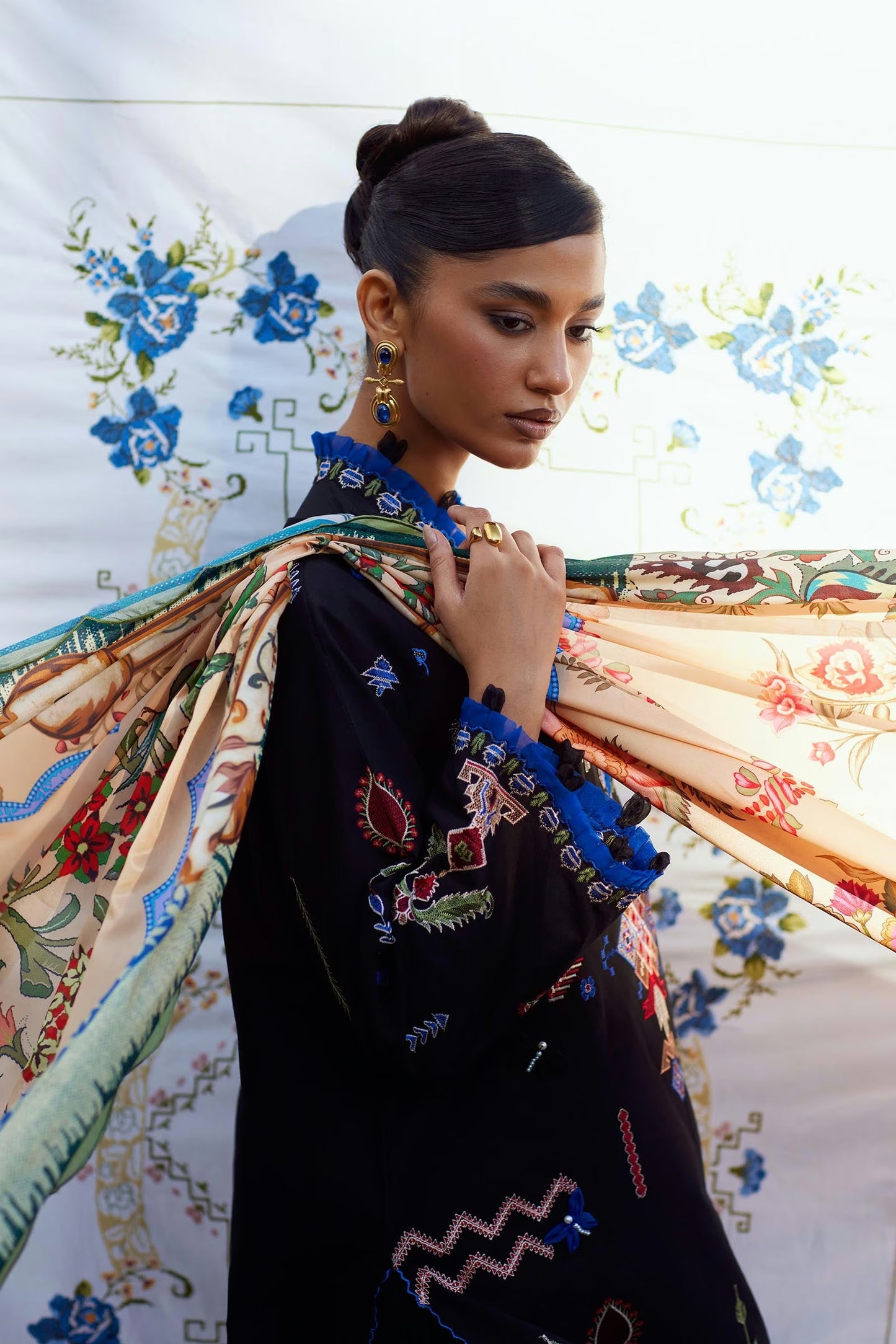 Sana Safinaz Unstitched Embroidered 3 Piece Muzlin Suit | M262-015b-cl