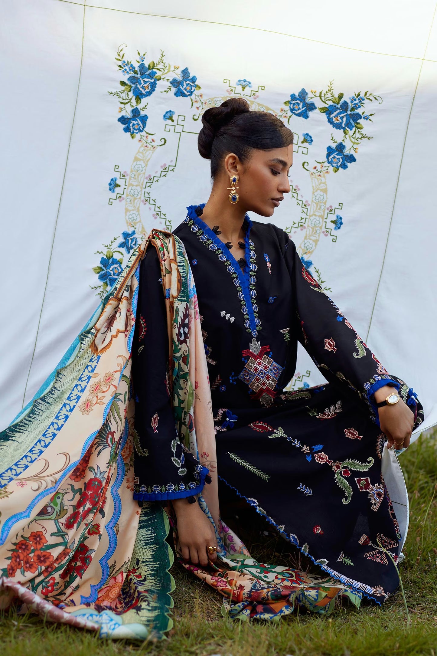 Sana Safinaz Unstitched Embroidered 3 Piece Muzlin Suit | M262-015b-cl