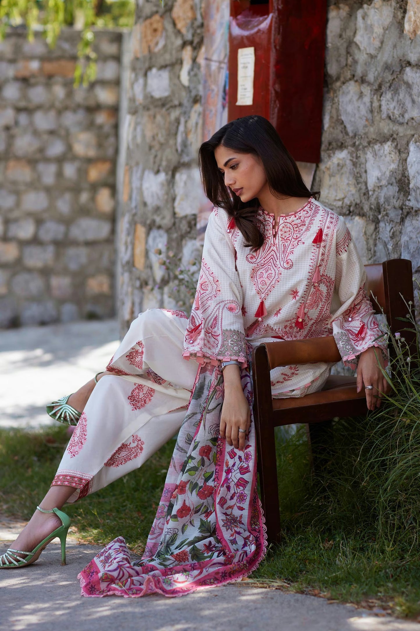 Sana Safinaz Unstitched Embroidered 3 Piece Muzlin Suit | M262-001a-cv